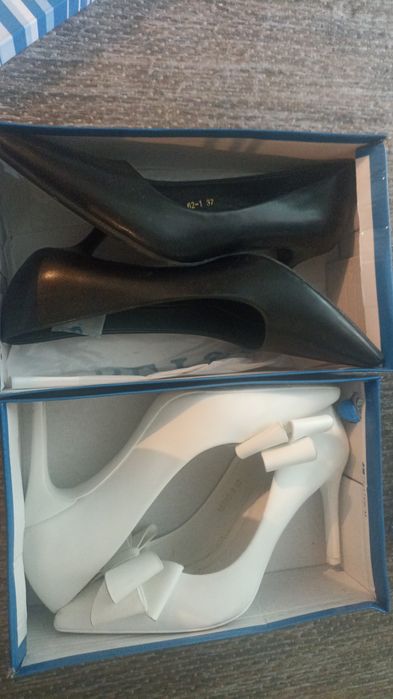 Туфли по 5000,кремы комплект20000,костюм детская 7000тенге