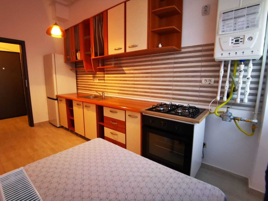 Închiriere garsonieră decomandată/ 31,50 mp/ demisol înalt