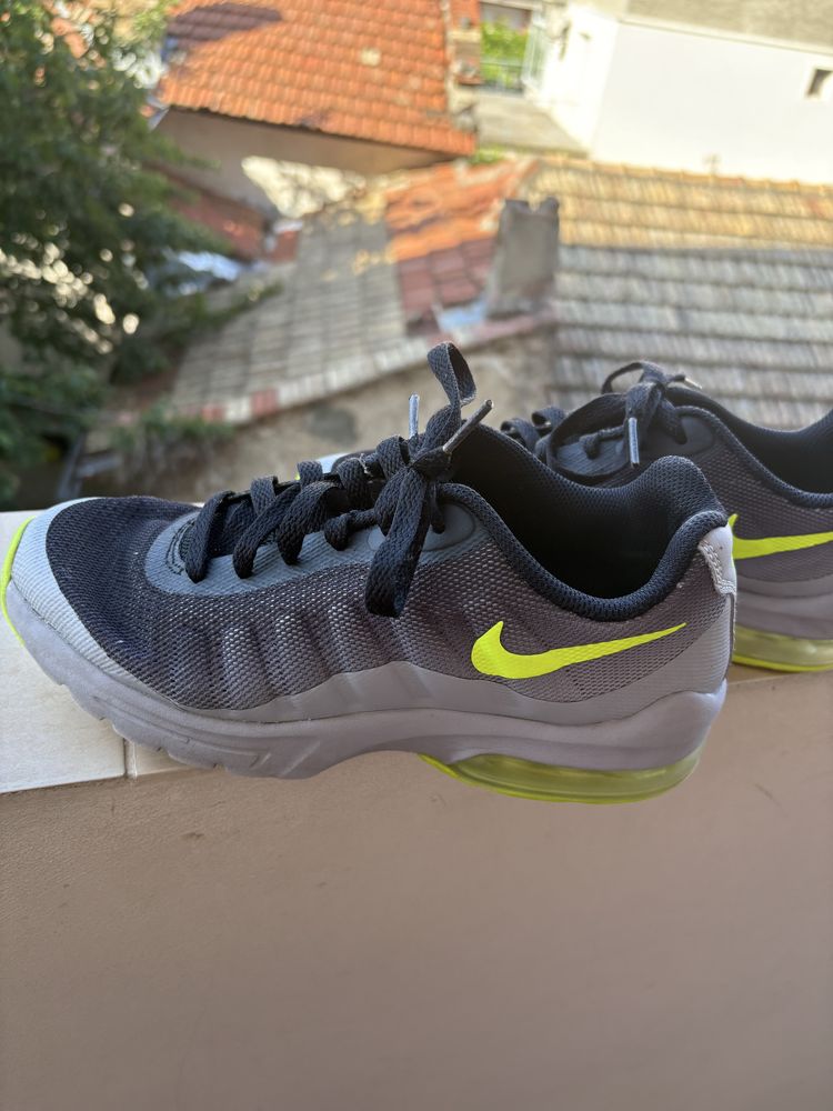 Маратонки Nike 36.5