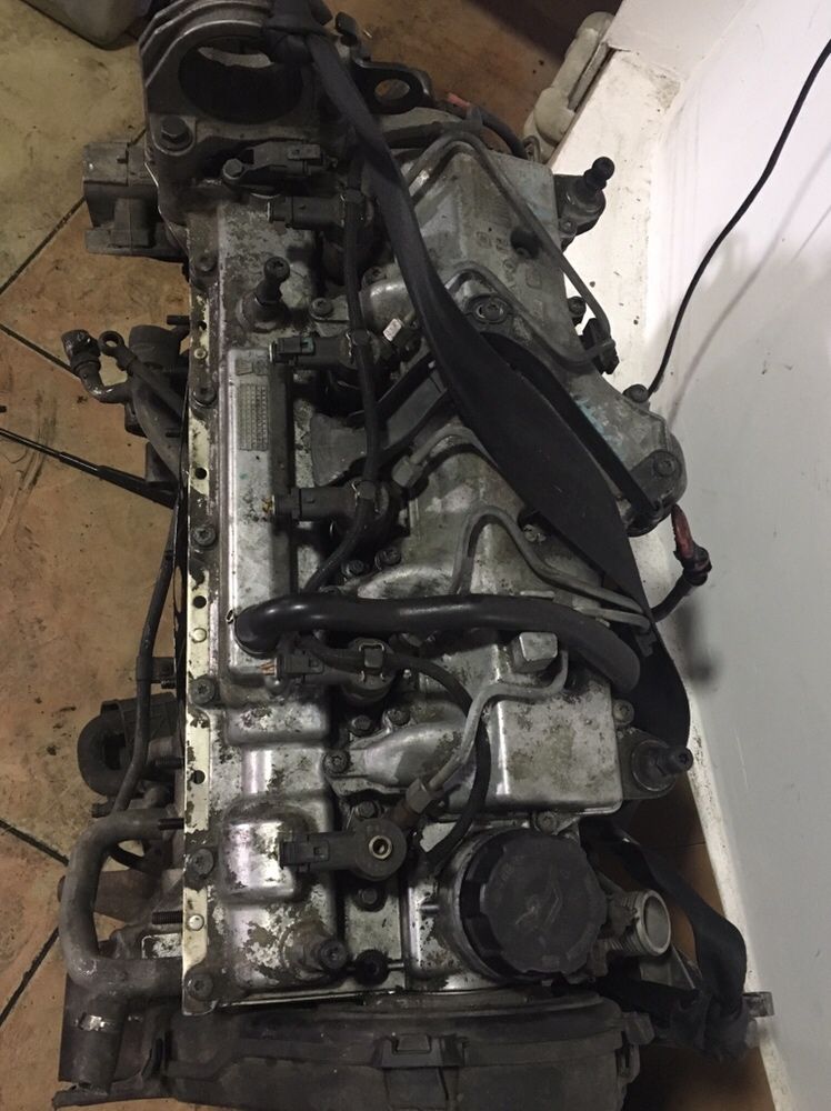 Motor 2.4 Volvo cod D5244T pret 500€ fără accesorii