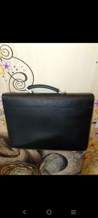 Дёшево . Деловой портфель Prada кожаный .. В магазине 150-160т  стоит