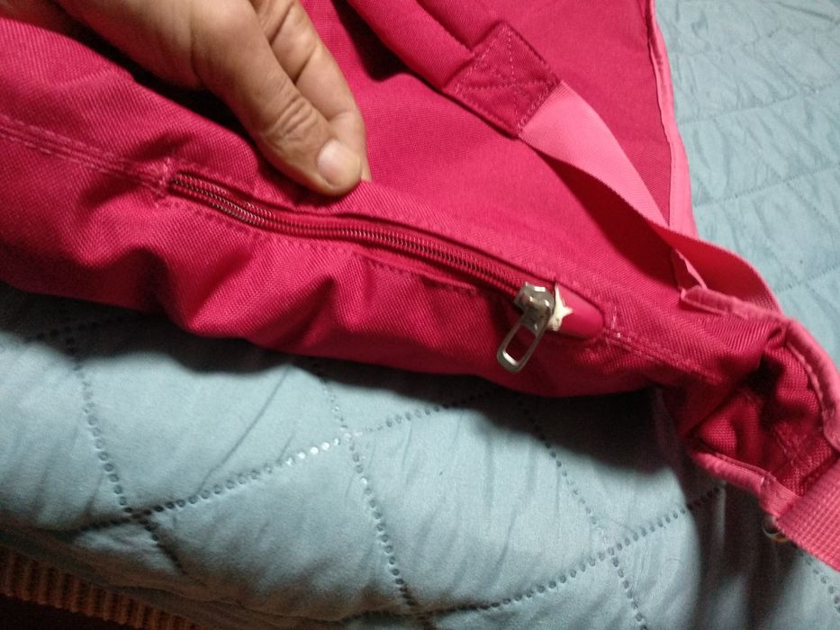 Vând geanta de dama pt sala Nike