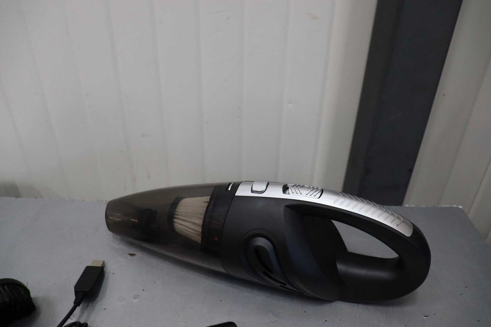 Безжична акумулаторна прахосмукачка с мощен вакуум и бързо зареждане