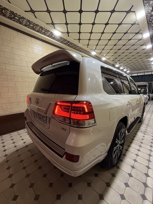 Toyota land cruiser 200
