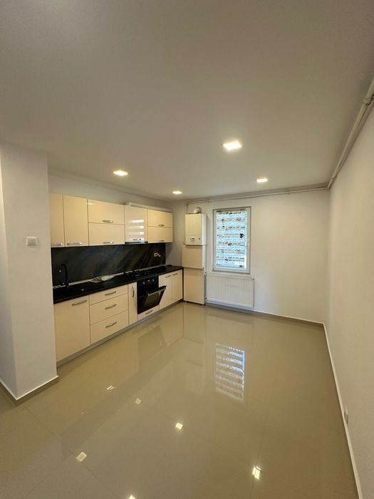 Închiriez apartament 3 camere Libertății