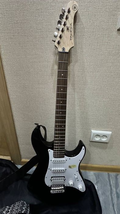 Электрогитара Yamaha Pac112j