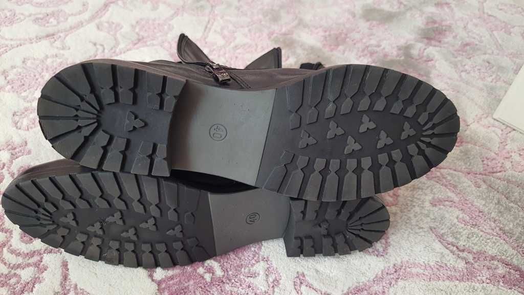 Ghete dans popular folclor piele moale, de la CAPRICE, marimea 40-40,5