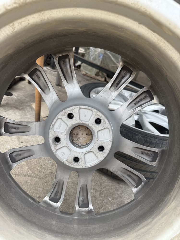 Продавам оригинални алуминиеви джанти Audi 18