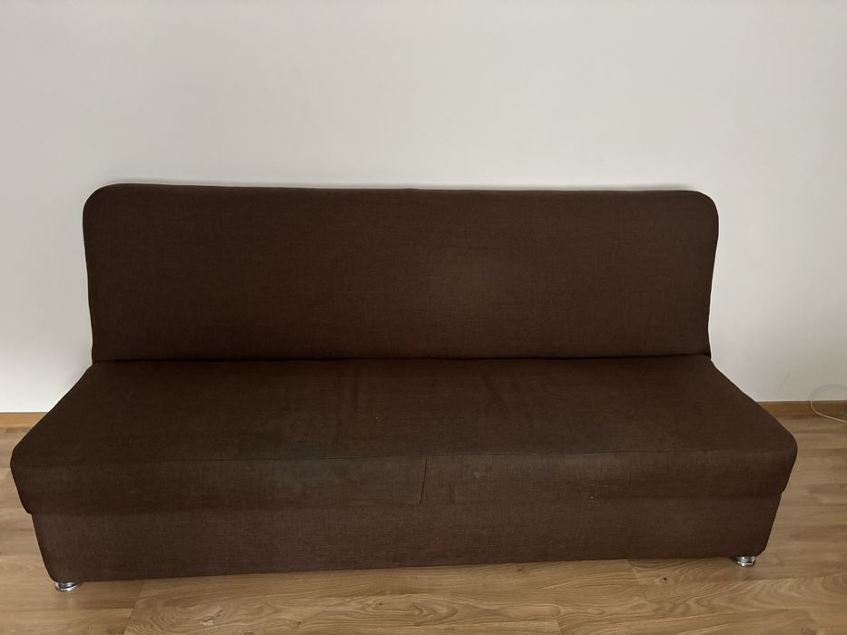 Canapea extensibila cu lada de depozitare