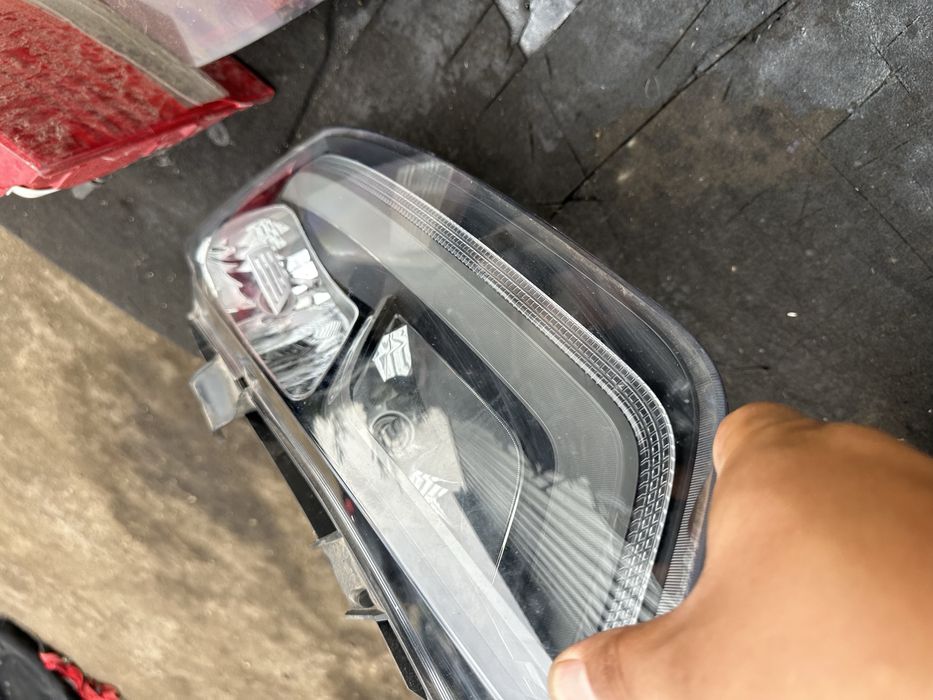 Десен или ляв Фар Audi Q3 8U 2012-2016 добро състояние 8U0941004