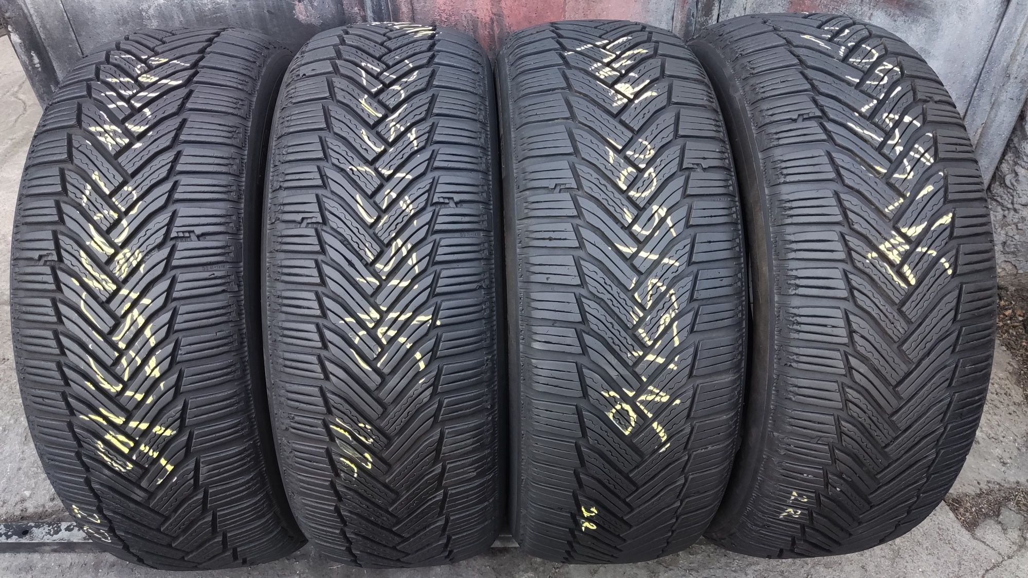 4бр. зимни гуми 205/55/16 Michelin Alpin 6
dot4022
6.98mm
Добри състоя