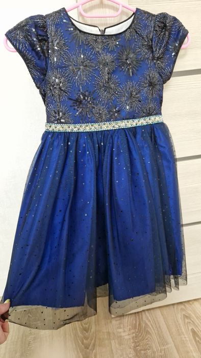 Платье нарядное на 5-7 лет