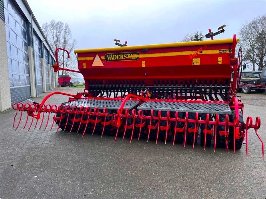 Semanatoare paioase Vaderstad Rapid 400 Super XL an 2017 Amazone Kuhn