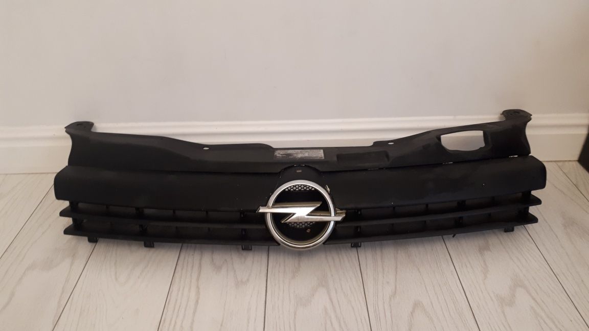 Bara fata si grila centrală OPEL ASTRA H
