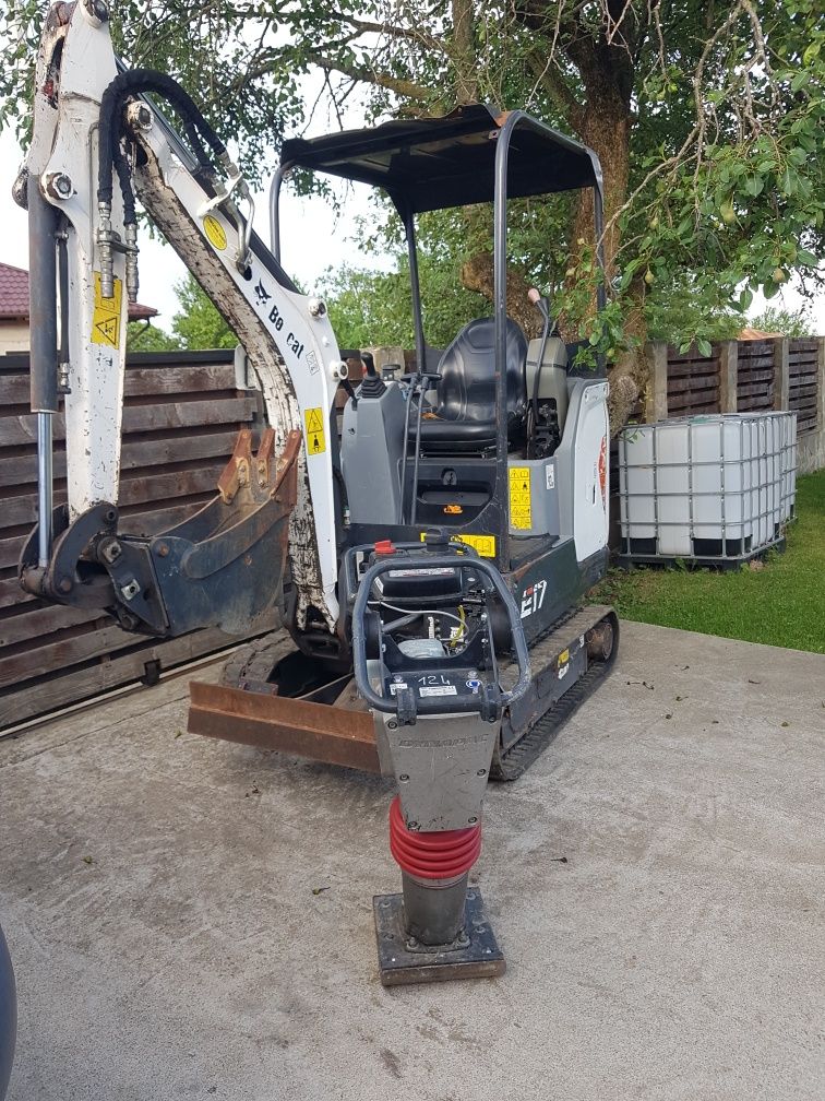 Miniexcavator de închiriat , Transport cu basculabilă 3.5 T