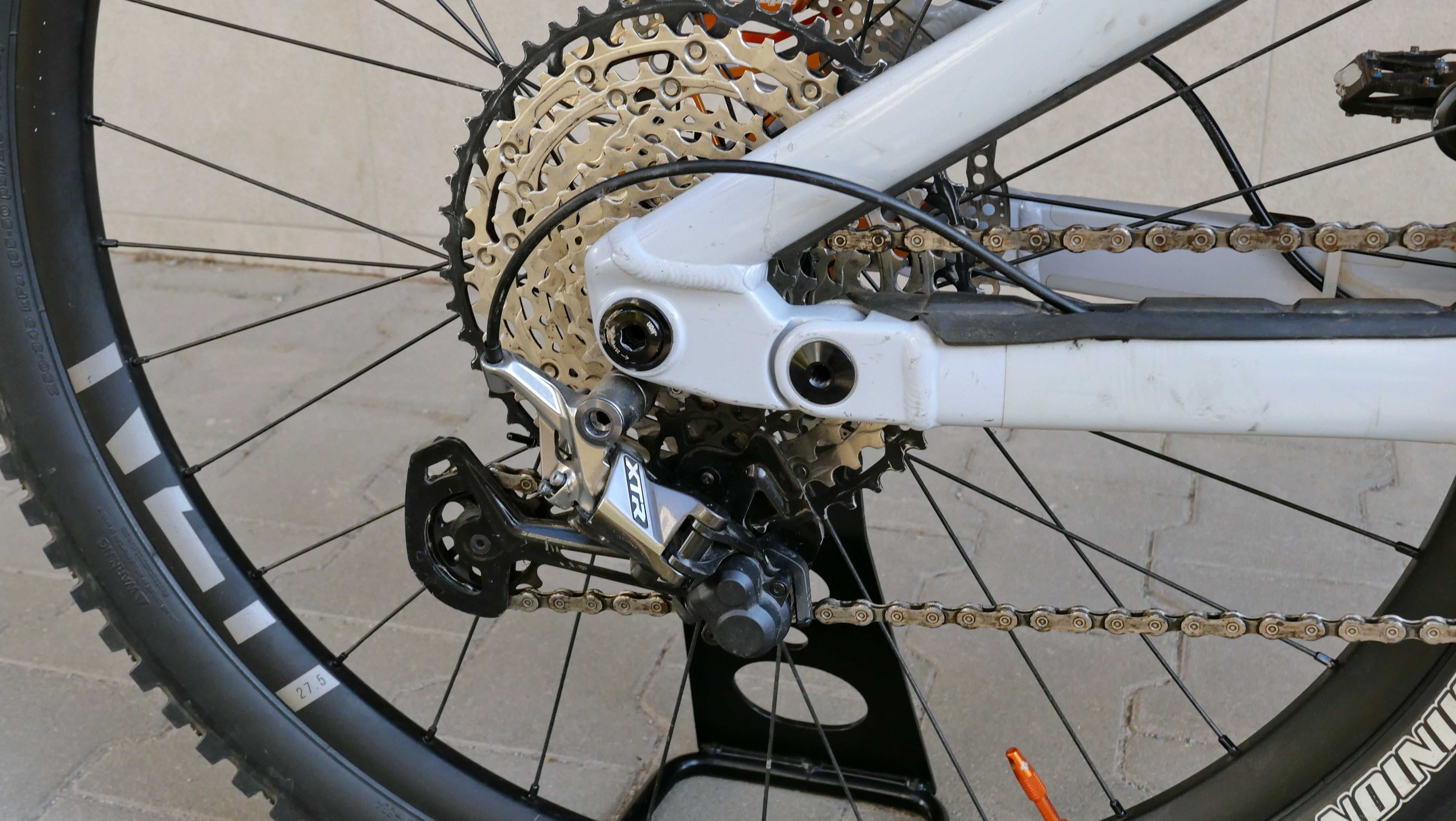 Vitus Sommet, 27.5 L, T700 карбон, FOX 38 Factroy, 170 ход, 1x 12 XTR
