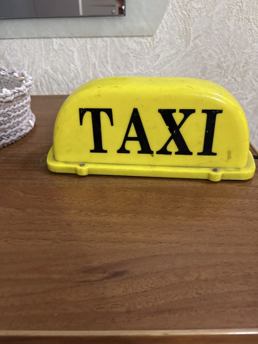 Продам знак Такси