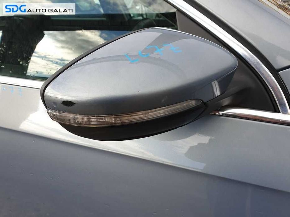 Oglinda Electrica Dreapta FARA Pliere Rabatare cu Lumina Ambientala VW Passat B7 2010 - 2015 Culoare LC7Z