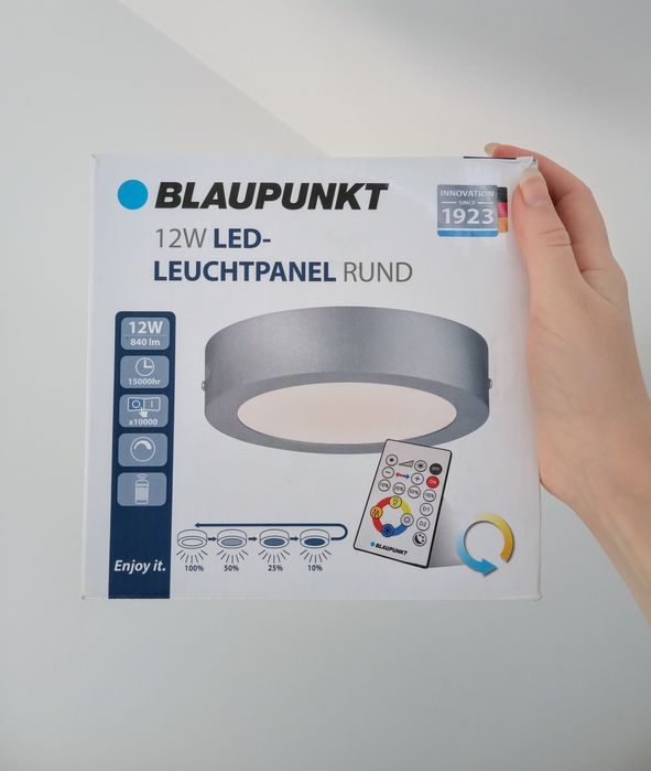 Lampă LED modernă, rotundă, cu telecomandă și intensitate reglabilă