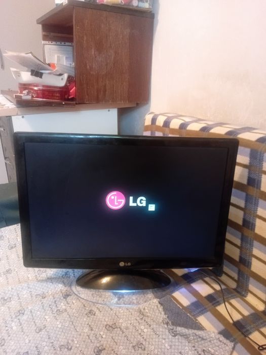Монитор LG 22d..