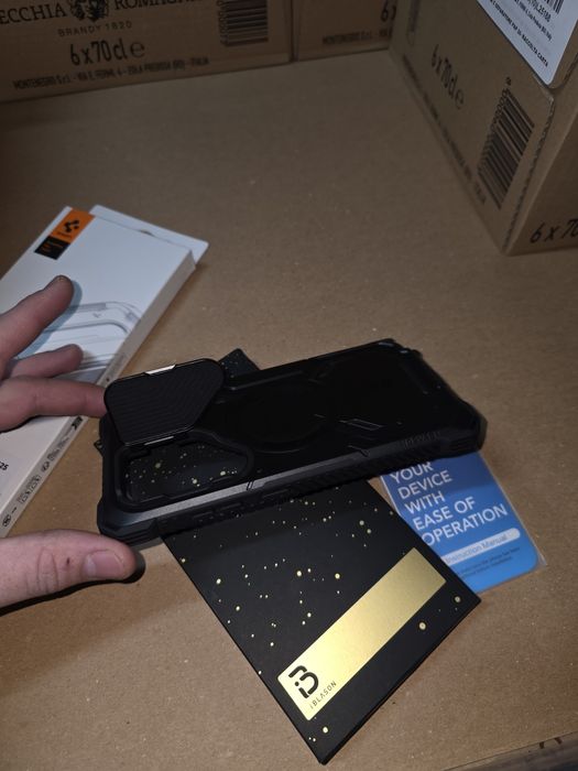 Vând husa Supcase I-blason Armor Box s25 ultra!