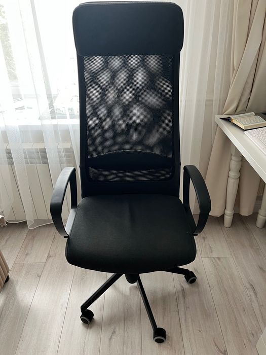 Продам офисное кресло ikea markus
