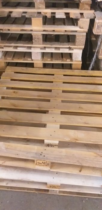 Vând PALETi buni . In perfectă stare