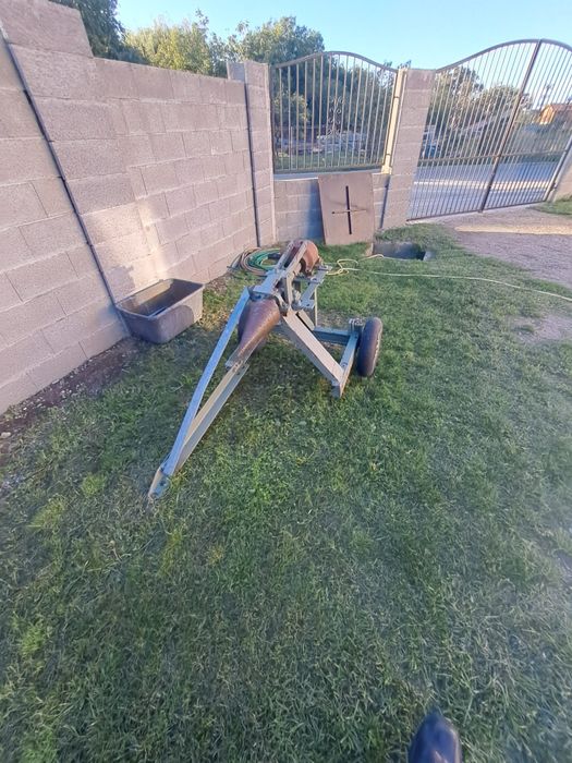 Vând despicător lemne.