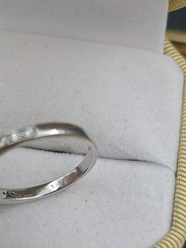 Inel din aur alb 14K cu diamant negru