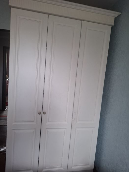 Шкаф от спального гарнитура продаётся.
