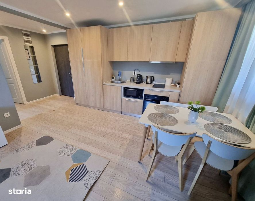 Apartament cu 2 camere, localizat în zona de jos a orașului.