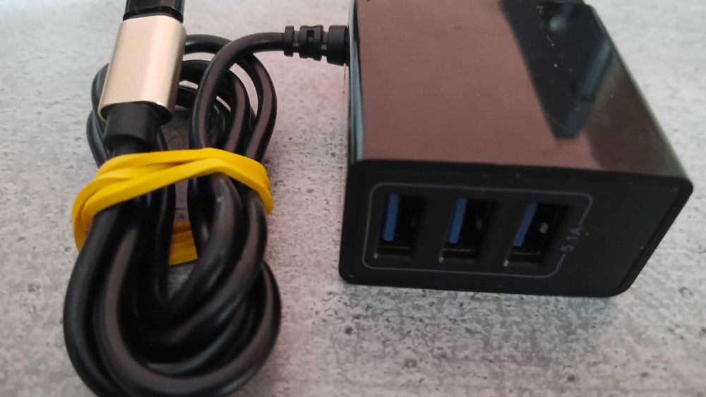 incarcator fast charging 3 USB, 1 micro USB cu adaptor la tip C