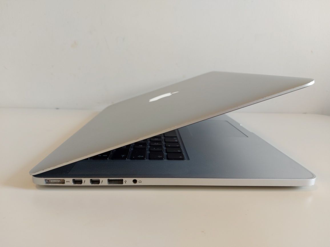 Macbook Pro Retina 15,4 inch, 2.3 GHz i7, 8gb ddr3, 256GB