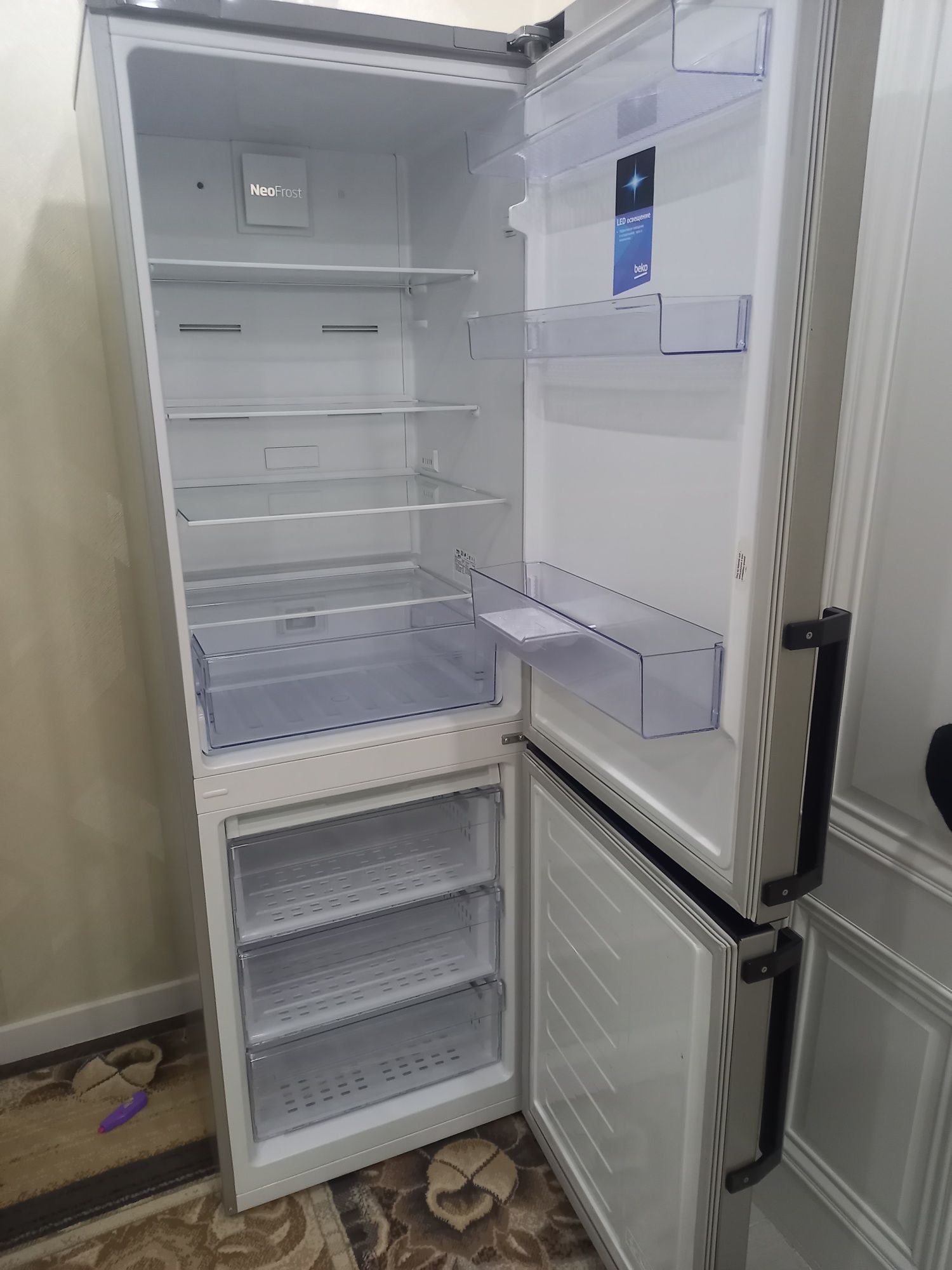 Холодильник б/у работает