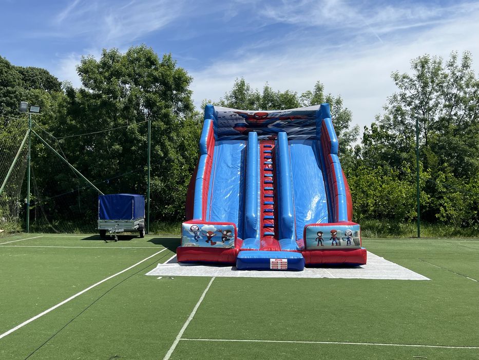 Inchiriem tobogane gonflabile pentru petreceri copii