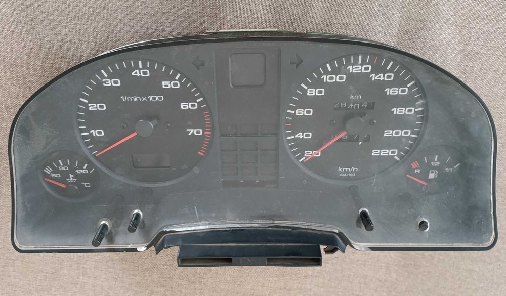 Щиток приборов audi 80 b4 (б/у на запчасти)