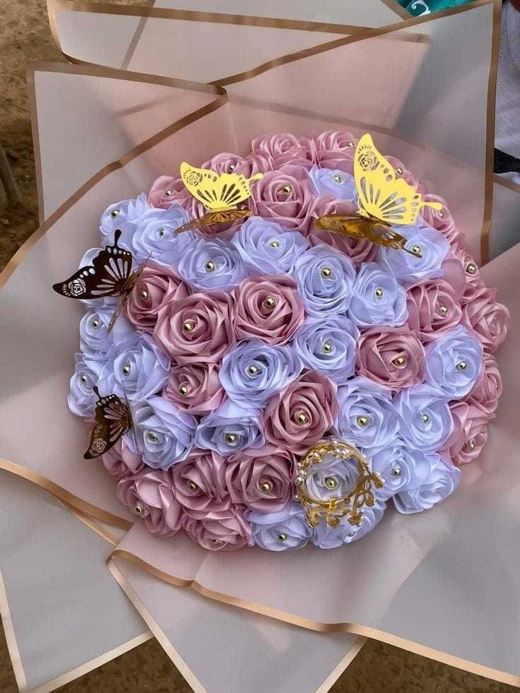 Розы из атласных лент / Букеты вечных цветов ручной работы