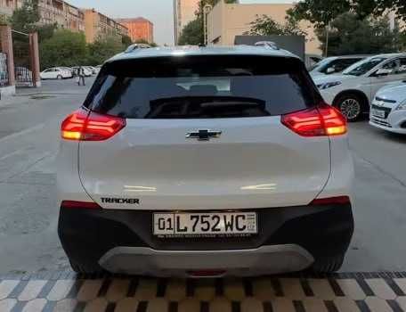Chevrolet Tracker 2 Full Red line