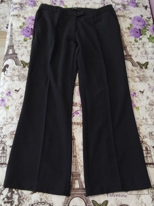 Продавам дамски черен панталон размер L