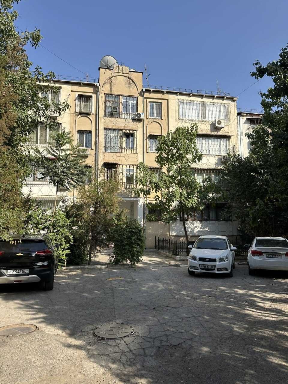 Продаётся банковский дом 3/4/4 115м2 ор-р Буз базар, м. Буюк Ипак йули