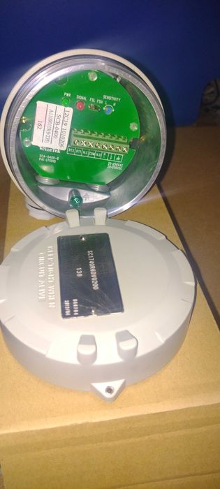 Comutatoare de nivel cu furcă vibratoare