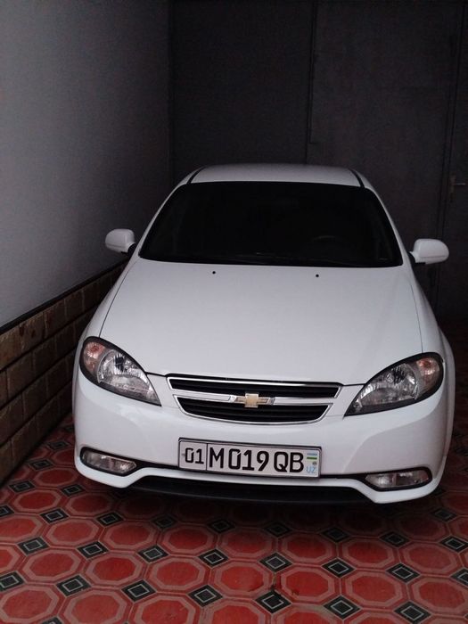 Автомобиль сотилади