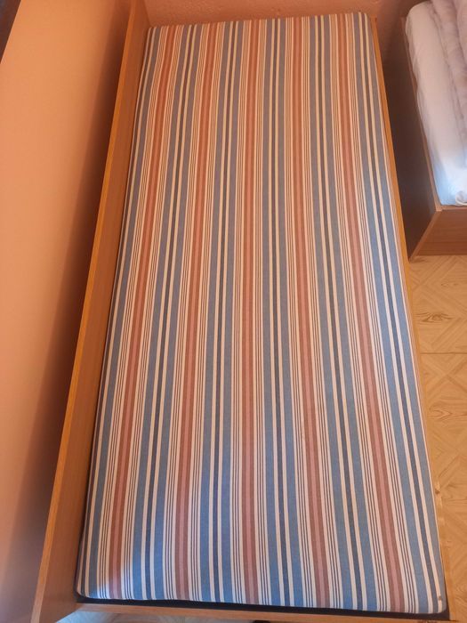 Единично легло с матрак