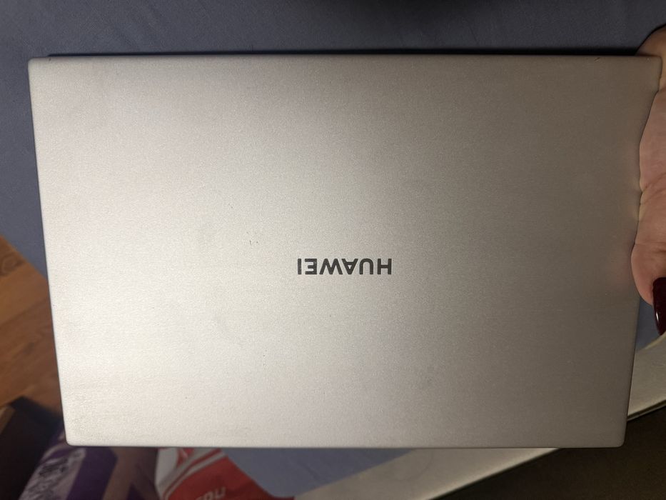 Лаптоп huawei matebook d14 2020година