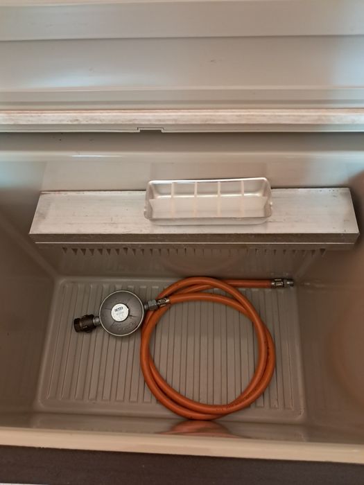 хладилник на 220, 12, газ