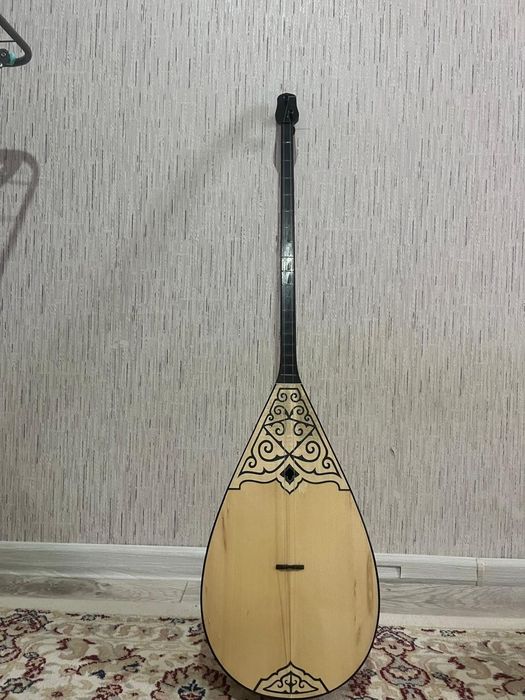 Домбыра сатылады.