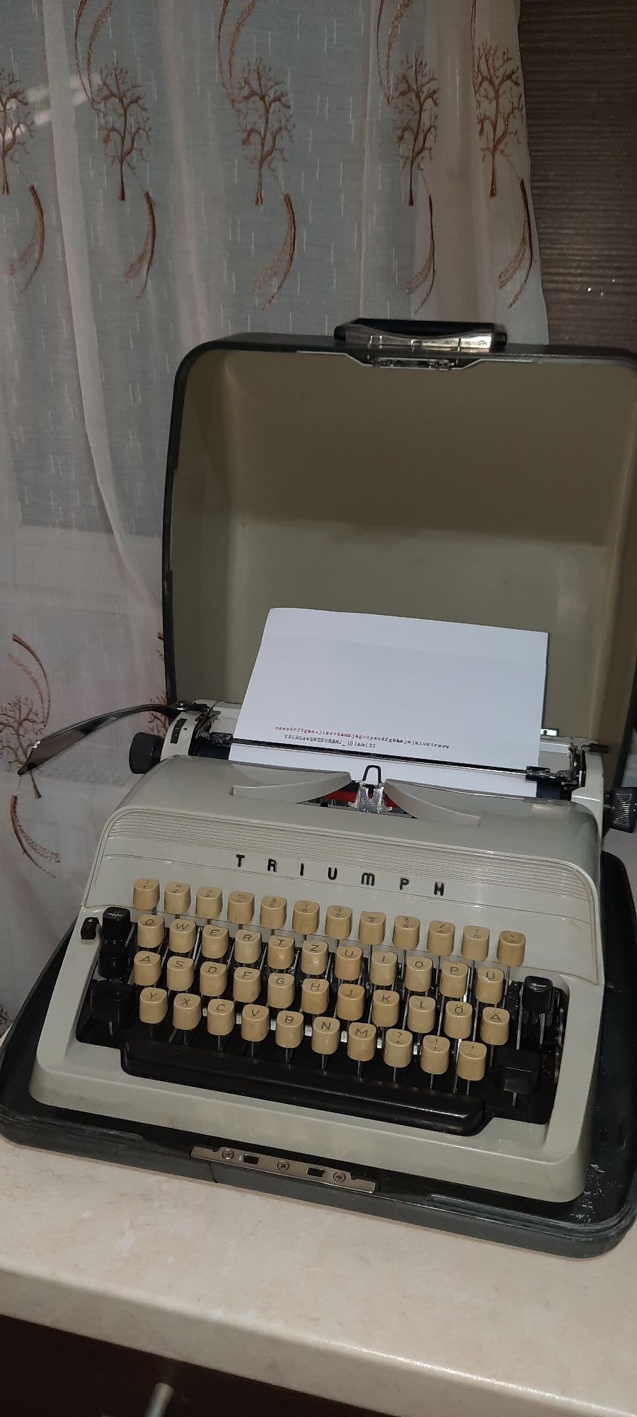 Mașină de scris Triumph Gabrielle 10