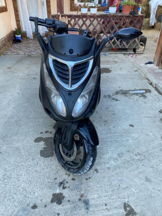 Vând sau schimb scuter 150 cc