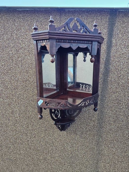 Витрина за стена