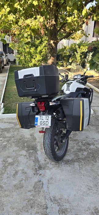 Triumph Tiger 800 + Panniers.